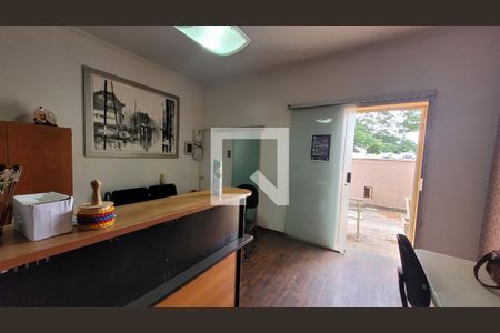 Casa à venda com 342m², 4 quartos e 4 vagasEscritório