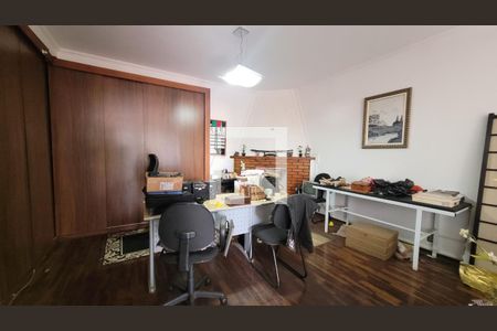 Casa à venda com 342m², 4 quartos e 4 vagasEscritório