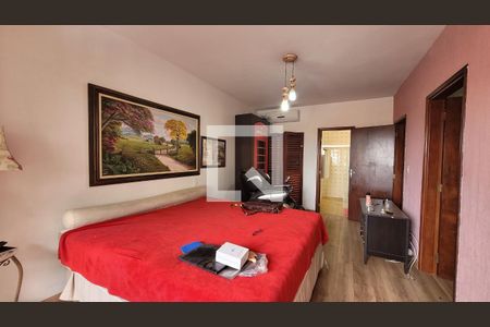 Casa à venda com 342m², 4 quartos e 4 vagasSuíte