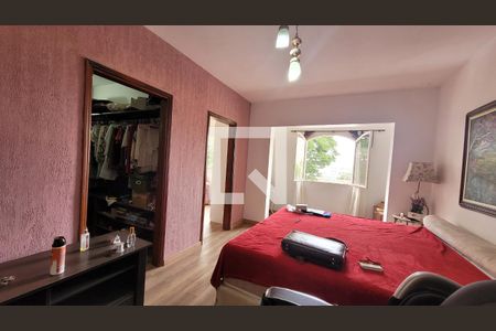 Casa à venda com 342m², 4 quartos e 4 vagasSuíte