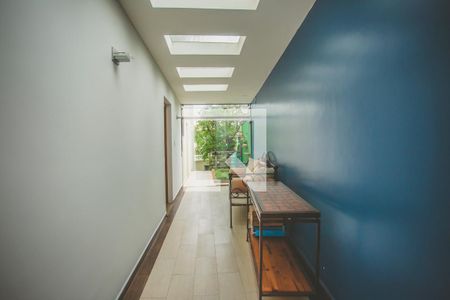 Casa para alugar com 270m², 3 quartos e 6 vagas Casa para alugar com 270m², 3 quartos e 6 vagasCorredor Lateral