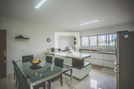 Casa para alugar com 270m², 3 quartos e 6 vagas Casa para alugar com 270m², 3 quartos e 6 vagasCozinha