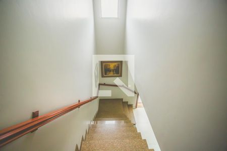 Casa para alugar com 270m², 3 quartos e 6 vagas Casa para alugar com 270m², 3 quartos e 6 vagasEscadas