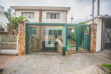 Casa para alugar com 270m², 3 quartos e 6 vagas Casa para alugar com 270m², 3 quartos e 6 vagasFachada