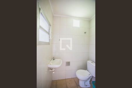 Casa para alugar com 270m², 3 quartos e 6 vagas Casa para alugar com 270m², 3 quartos e 6 vagasBanheiro de Serviço