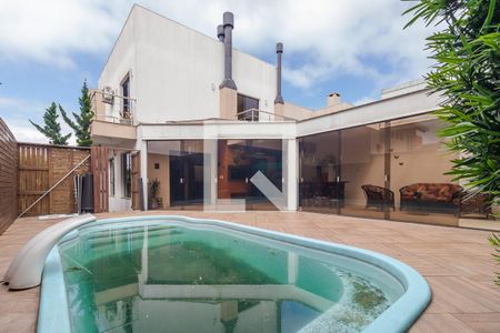 Casa de condomínio à venda com 290m², 3 quartos e 3 vagas Casa de condomínio à venda com 290m², 3 quartos e 3 vagasQuintal - Piscina