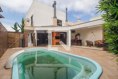Casa de condomínio à venda com 290m², 3 quartos e 3 vagas Casa de condomínio à venda com 290m², 3 quartos e 3 vagasQuintal - Piscina