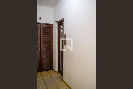 Apartamento à venda com 75m², 2 quartos e sem vaga Apartamento à venda com 75m², 2 quartos e sem vagaElevador