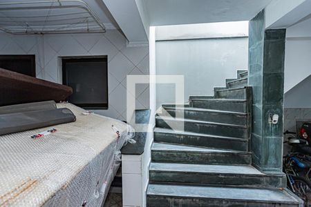 Casa à venda com 250m², 4 quartos e 7 vagasEscada