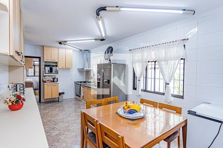 Casa à venda com 250m², 4 quartos e 7 vagasCozinha