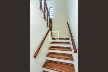 Casa à venda com 250m², 4 quartos e 7 vagasEscada