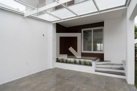 Casa à venda com 284m², 3 quartos e 4 vagas Casa à venda com 284m², 3 quartos e 4 vagasFachada