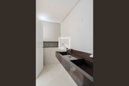 Casa à venda com 284m², 3 quartos e 4 vagas Casa à venda com 284m², 3 quartos e 4 vagasBanheiro da Suíte