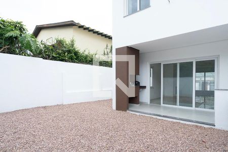 Casa à venda com 284m², 3 quartos e 4 vagas Casa à venda com 284m², 3 quartos e 4 vagasQuintal