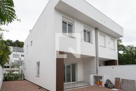 Casa à venda com 284m², 3 quartos e 4 vagas Casa à venda com 284m², 3 quartos e 4 vagasQuintal