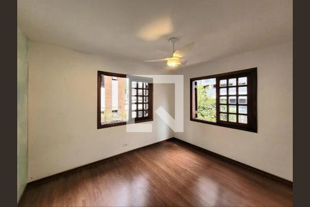 Casa à venda com 197m², 4 quartos e 4 vagas Casa à venda com 197m², 4 quartos e 4 vagasFoto 16