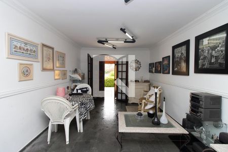 Casa à venda com 180m², 4 quartos e 2 vagasQuarto Suíte 2