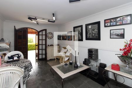 Casa à venda com 180m², 4 quartos e 2 vagasQuarto Suíte 2