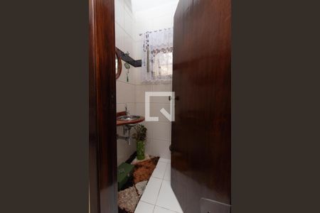 Lavabo de casa para alugar com 4 quartos, 180m² em Jardim Japao, São Paulo