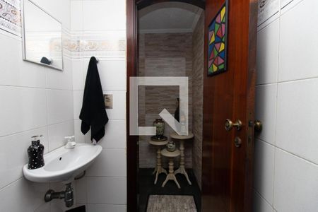 Casa à venda com 180m², 4 quartos e 2 vagasBanheiro da Suíte 2