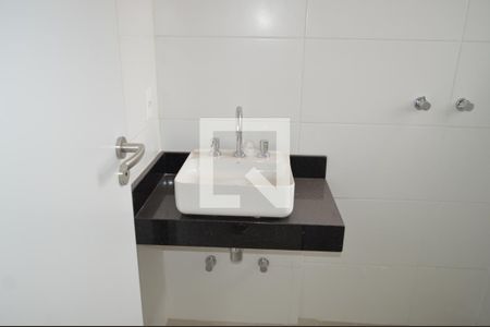 Casa para alugar com 122m², 2 quartos e 2 vagasBanheiro da Suíte