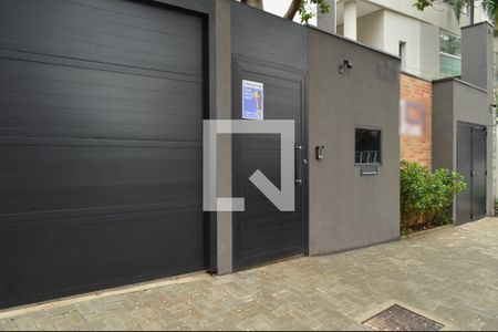 Casa para alugar com 122m², 2 quartos e 2 vagasFachada + Plaquinha