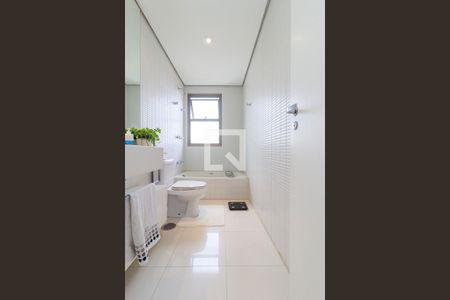 Apartamento à venda com 147m², 3 quartos e 3 vagasSuíte 1 - Banheiro