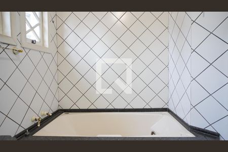 Casa para alugar com 350m², 5 quartos e 4 vagasBanheiro da Suíte 1