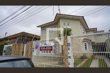 Casa para alugar com 350m², 5 quartos e 4 vagasFachada da casa