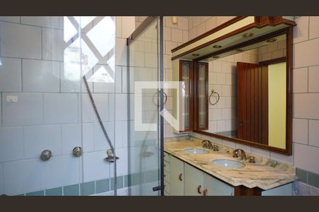 Casa para alugar com 350m², 5 quartos e 4 vagasBanheiro Corredor