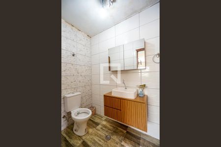 Casa à venda com 340m², 4 quartos e 1 vaga Casa à venda com 340m², 4 quartos e 1 vagaBanheiro social térreo