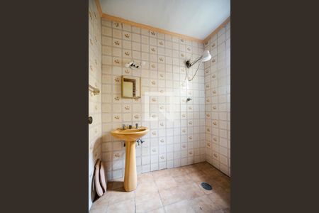 Casa à venda com 340m², 4 quartos e 1 vaga Casa à venda com 340m², 4 quartos e 1 vagaBanheiro social