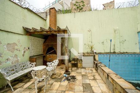 Casa à venda com 340m², 4 quartos e 1 vaga Casa à venda com 340m², 4 quartos e 1 vagaQuintal