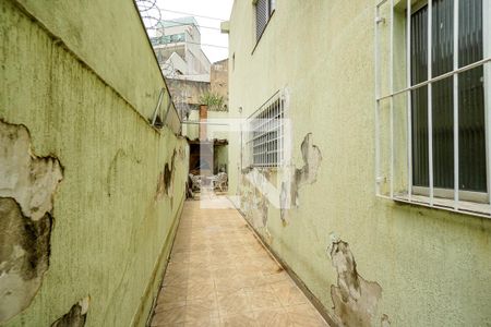 Casa à venda com 340m², 4 quartos e 1 vaga Casa à venda com 340m², 4 quartos e 1 vagaCorredor lateral