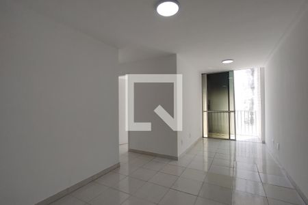 Apartamento para alugar com 70m², 2 quartos e 1 vagaSala