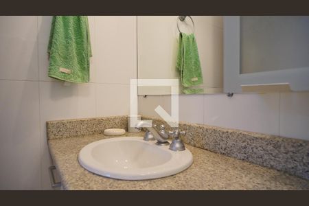 Apartamento para alugar com 297m², 3 quartos e 2 vagasBanheiro 