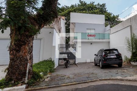 Casa à venda com 306m², 5 quartos e 4 vagas Casa à venda com 306m², 5 quartos e 4 vagasFachada