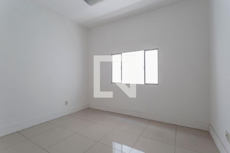 Casa à venda com 306m², 5 quartos e 4 vagas Casa à venda com 306m², 5 quartos e 4 vagasQuarto 4