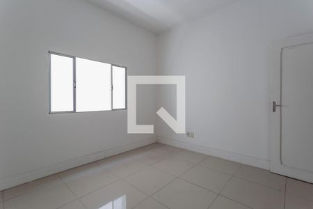 Casa à venda com 306m², 5 quartos e 4 vagas Casa à venda com 306m², 5 quartos e 4 vagasQuarto 4