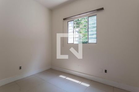 Casa à venda com 306m², 5 quartos e 4 vagas Casa à venda com 306m², 5 quartos e 4 vagasQuarto 2