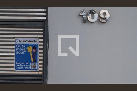 Casa à venda com 306m², 5 quartos e 4 vagas Casa à venda com 306m², 5 quartos e 4 vagasPlaquinha