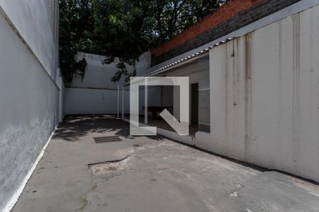 Casa à venda com 306m², 5 quartos e 4 vagas Casa à venda com 306m², 5 quartos e 4 vagasQuintal