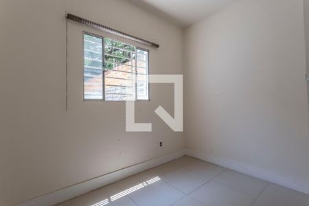 Casa à venda com 306m², 5 quartos e 4 vagas Casa à venda com 306m², 5 quartos e 4 vagasQuarto 2