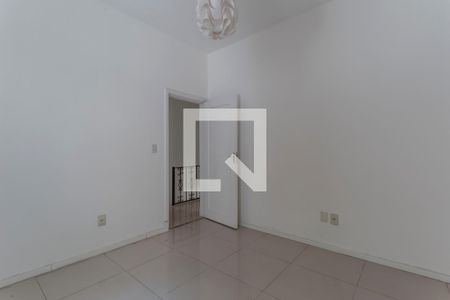 Casa à venda com 306m², 5 quartos e 4 vagas Casa à venda com 306m², 5 quartos e 4 vagasQuarto 3