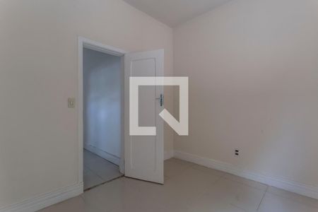 Casa à venda com 306m², 5 quartos e 4 vagas Casa à venda com 306m², 5 quartos e 4 vagasQuarto 2