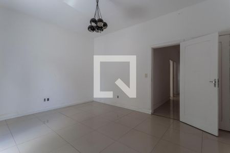 Casa à venda com 306m², 5 quartos e 4 vagas Casa à venda com 306m², 5 quartos e 4 vagasQuarto 5