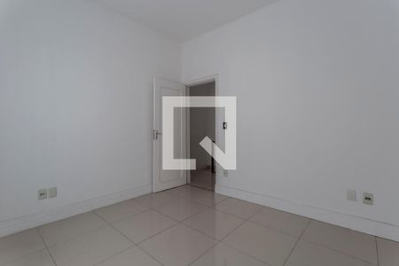 Casa à venda com 306m², 5 quartos e 4 vagas Casa à venda com 306m², 5 quartos e 4 vagasQuarto 4