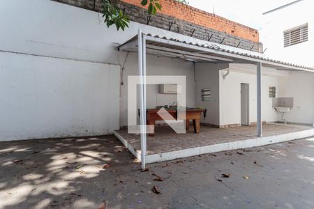 Casa à venda com 306m², 5 quartos e 4 vagas Casa à venda com 306m², 5 quartos e 4 vagasQuintal