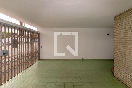 Casa à venda com 240m², 4 quartos e 2 vagas Casa à venda com 240m², 4 quartos e 2 vagasJardim/Garagem