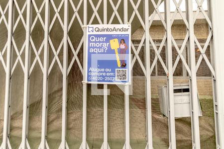 Casa à venda com 240m², 4 quartos e 2 vagas Casa à venda com 240m², 4 quartos e 2 vagasPlaquinha